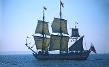 Sail 2003, antikes Kriegsschiff unter russischer Flagge : Oldtimer
